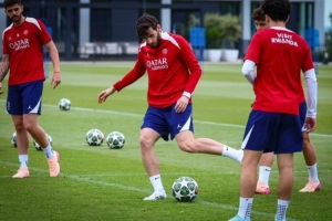 开云官网-备战欧冠决赛！克瓦拉茨赫利亚参加巴黎训练