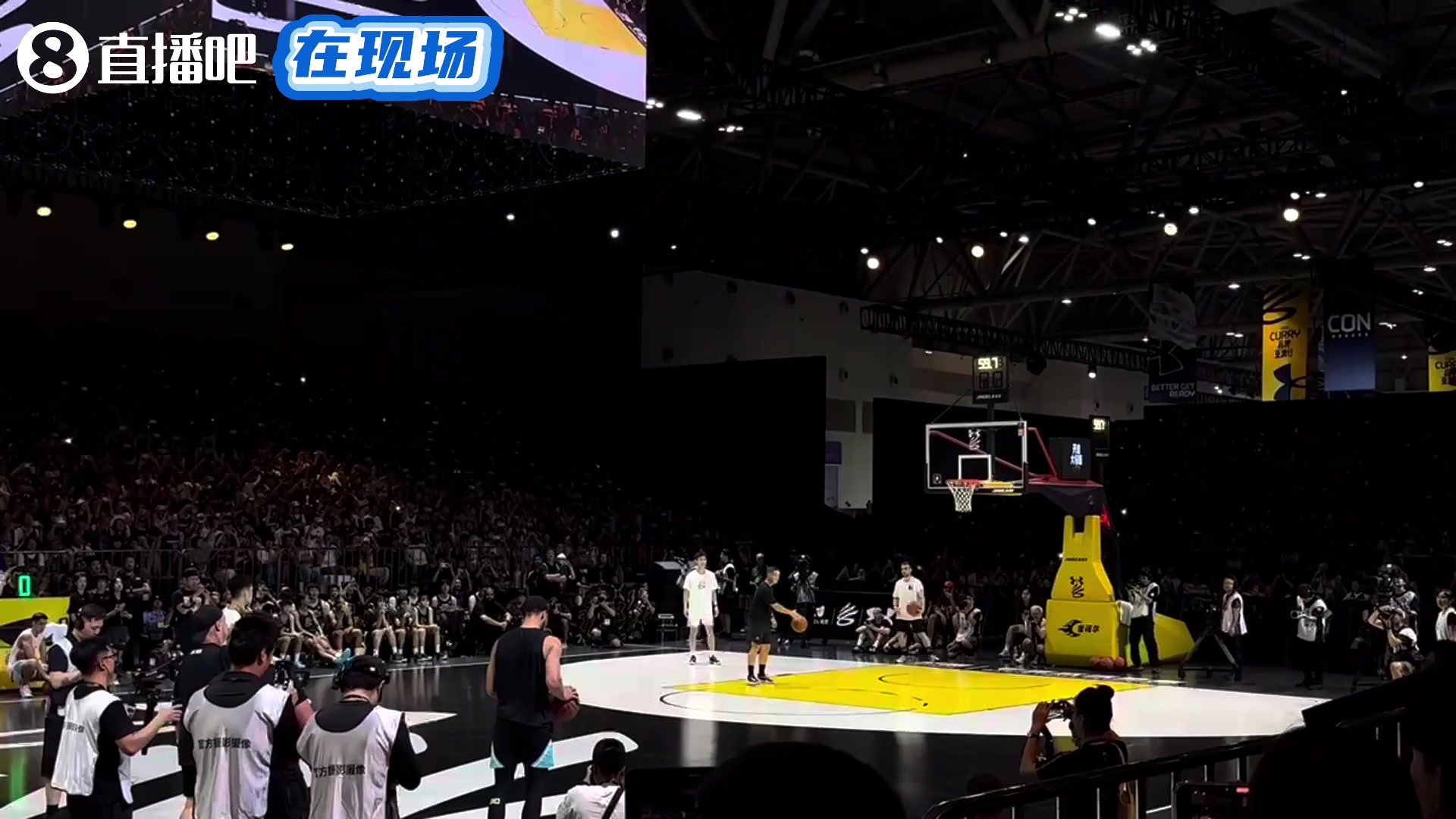 开云官网-库里训练营第三日：超远三分信手拈来 换手绕腰拉杆上篮一气呵成