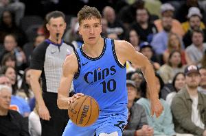 替补表现还可以！博格丹11中6拿到16分4板3助2断