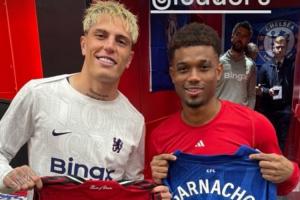 何意？阿玛德赛后与加纳乔互换球衣晒合影，随后清空社媒所有动态