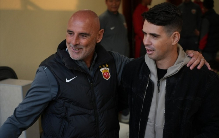 开云APP-奥斯卡空降卡塔尔，携家人与海港会合，见证海港1-4惨败泽尼特|上海海港|热身赛|奥斯卡-罗梅罗|圣彼得堡泽尼特俱乐部|穆斯卡特_新浪体育_新浪新闻