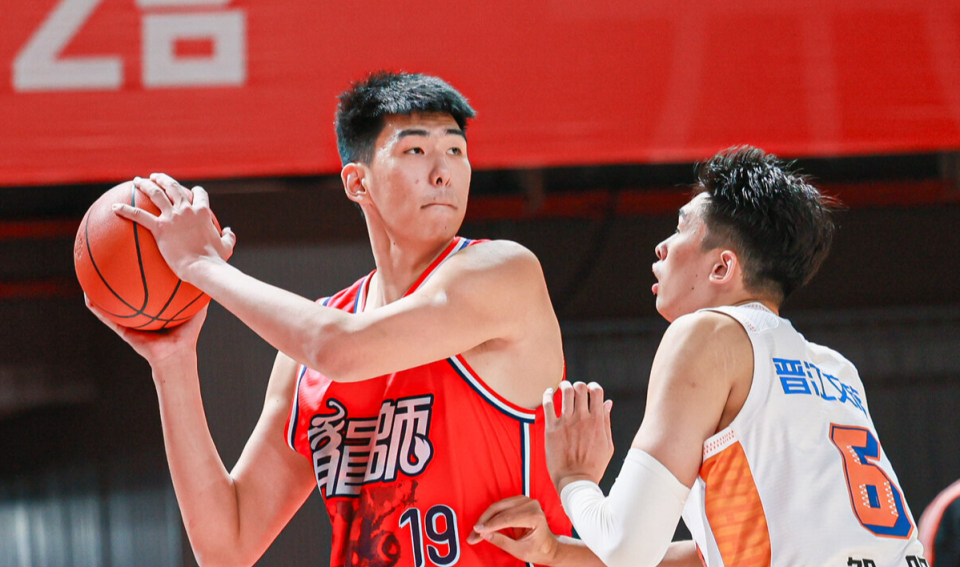 开云APP-全明星中锋水准！9投狂砍17分10板4帽，郭士强真该带他进国家队